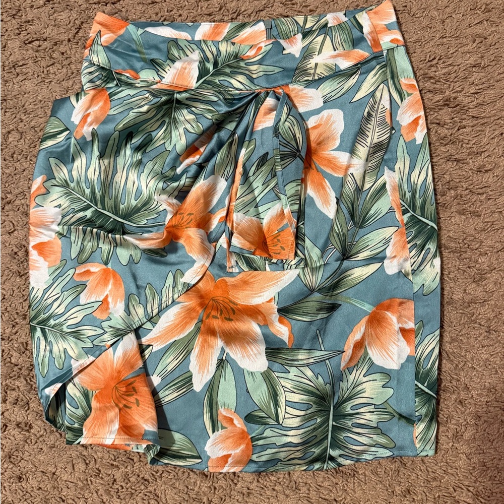 Fashion Nova Floral Leaf Tropical Skirt in Orange and Green